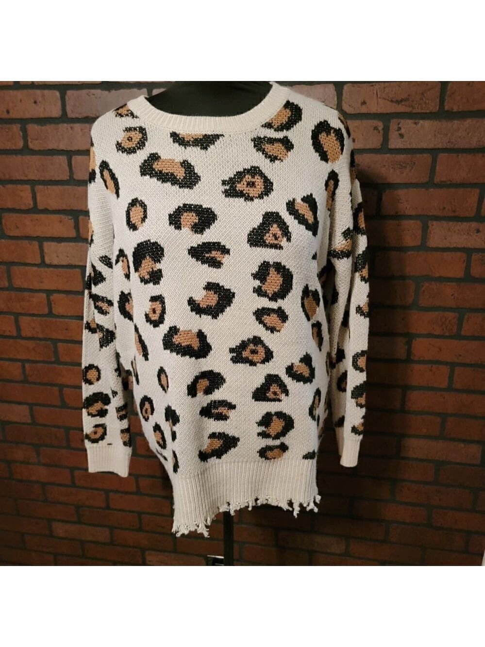 Tru Luxe Leopard Print Distressed Sweater.  Size Medium.